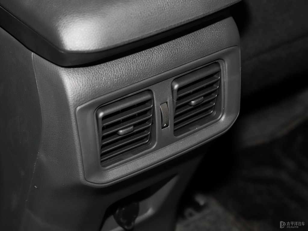 珍珠白RAV4榮放座椅內(nèi)飾圖片