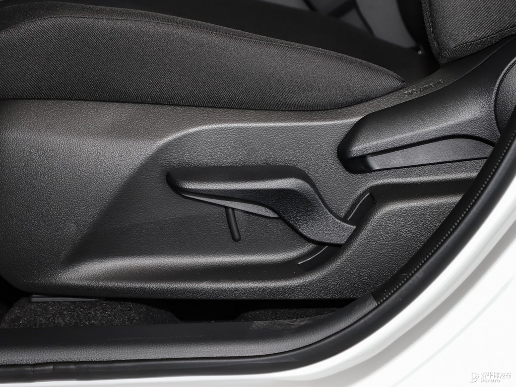 珍珠白RAV4榮放座椅內(nèi)飾圖片