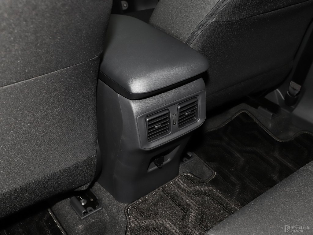 珍珠白RAV4榮放座椅內(nèi)飾圖片