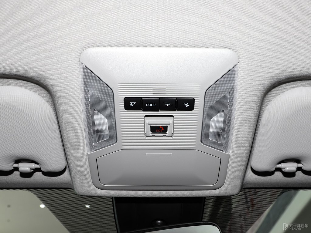 珍珠白RAV4榮放車廂內(nèi)飾圖片