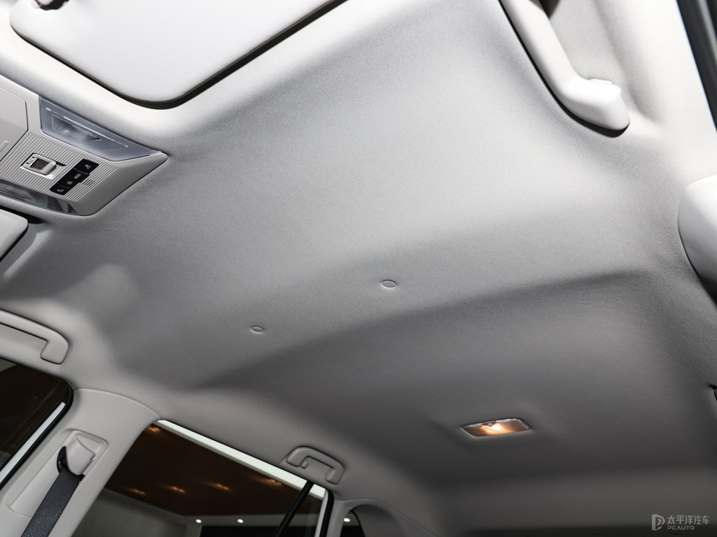 珍珠白RAV4榮放車廂內(nèi)飾圖片