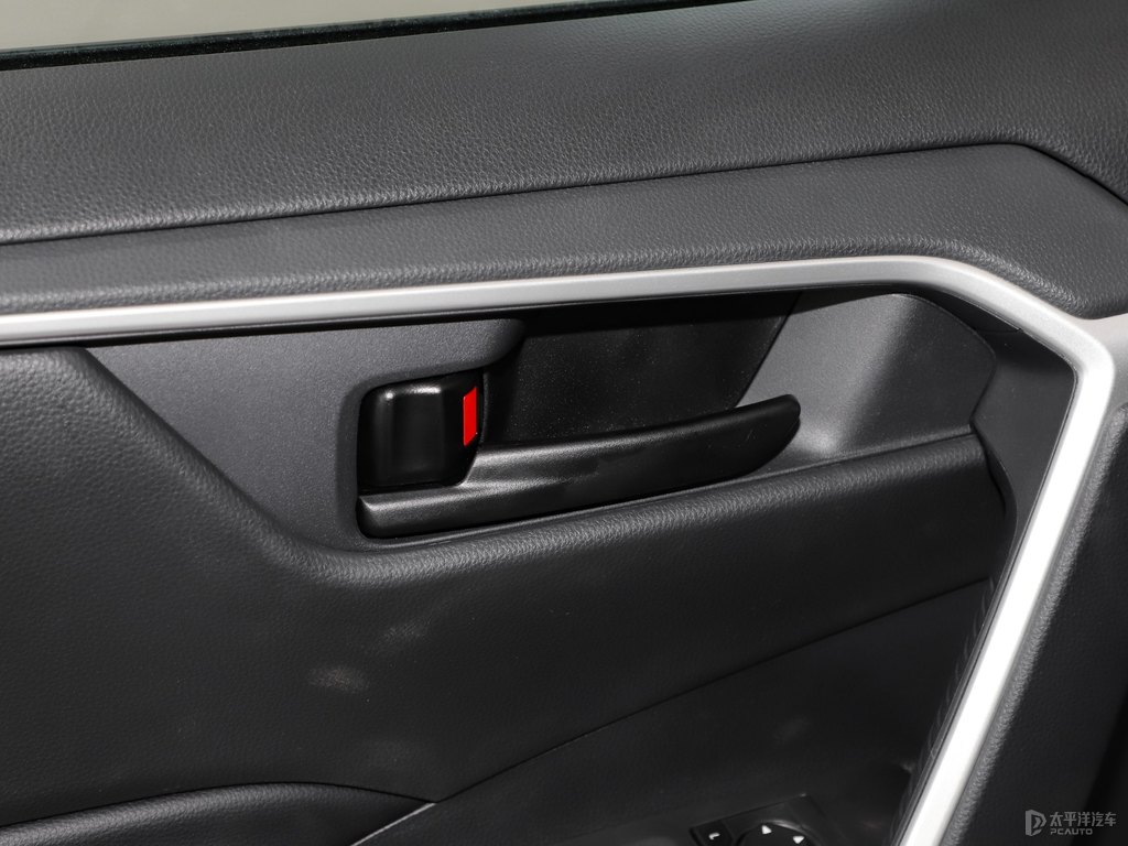 珍珠白RAV4榮放車廂內(nèi)飾圖片