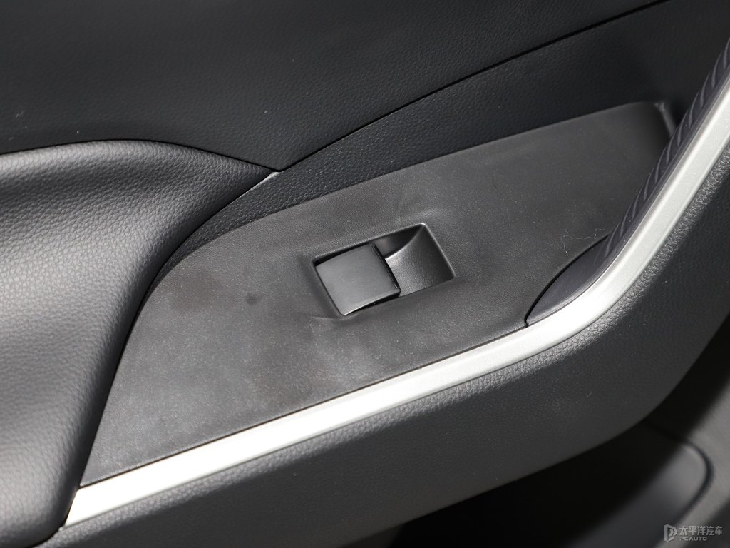 珍珠白RAV4榮放車廂內(nèi)飾圖片