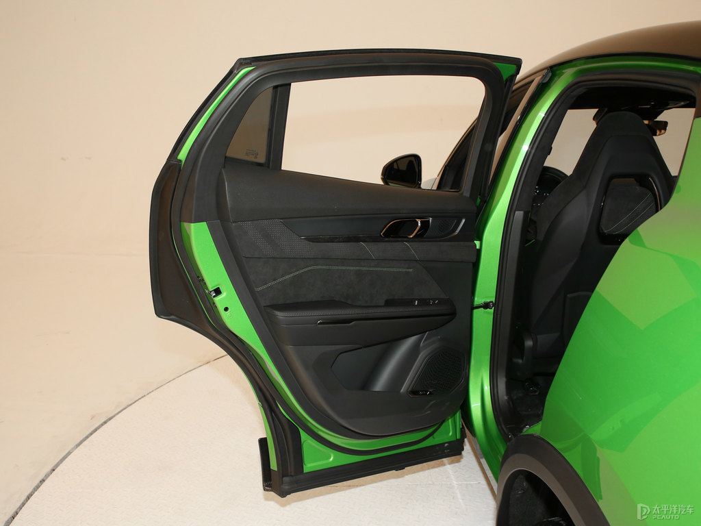 領(lǐng)克05車廂內(nèi)飾圖片