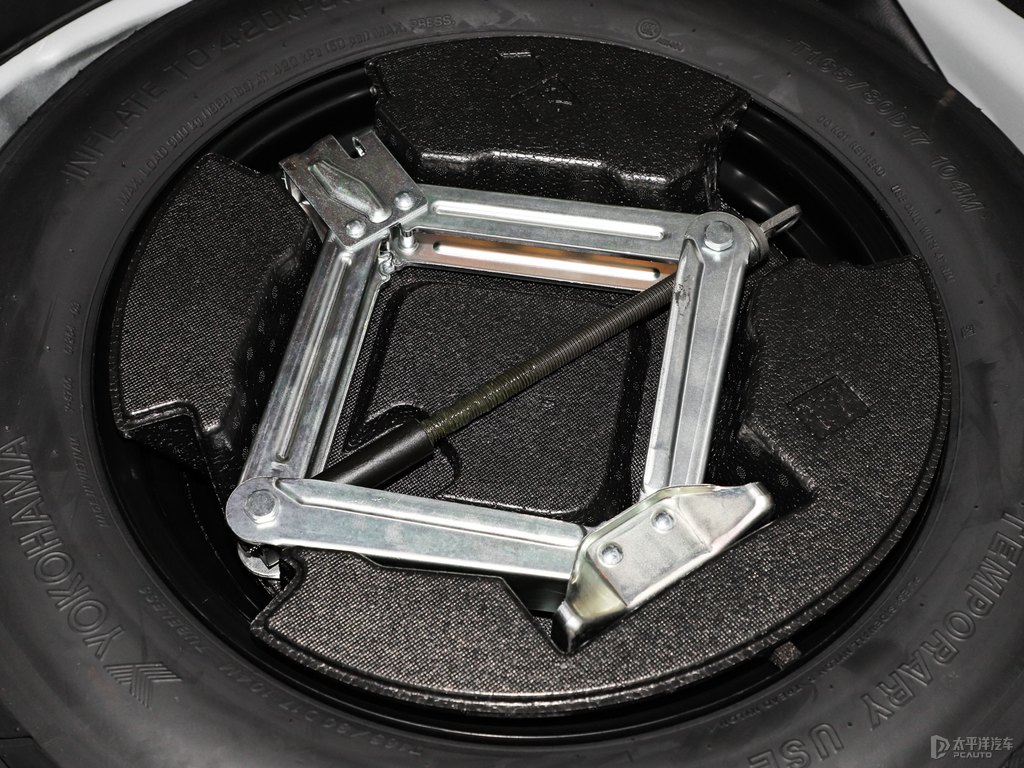 珍珠白RAV4榮放后備廂空間圖片