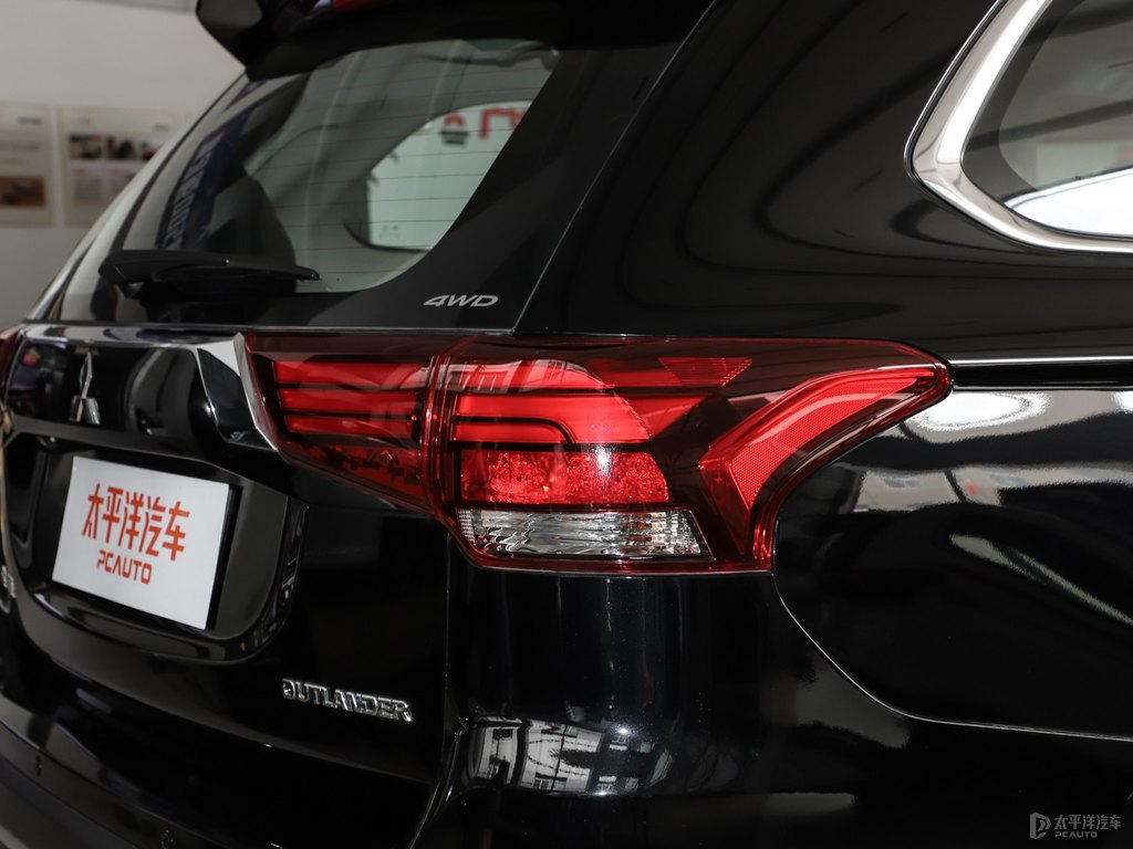 珍珠黑歐藍(lán)德車尾外觀圖片