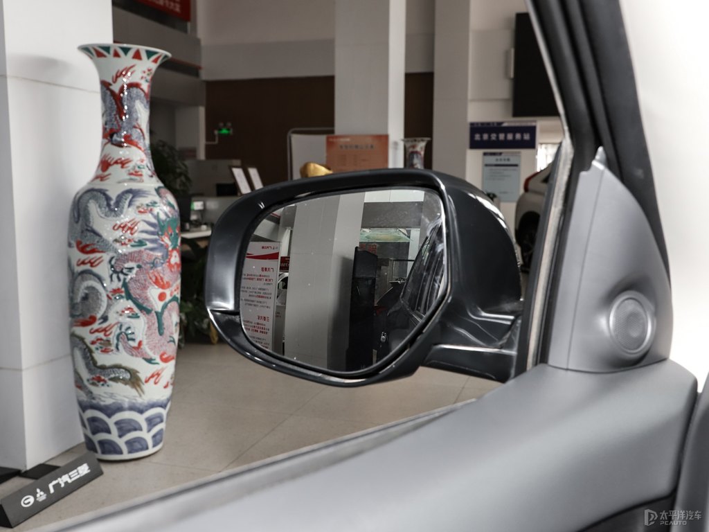 珍珠黑歐藍德車身外觀圖片