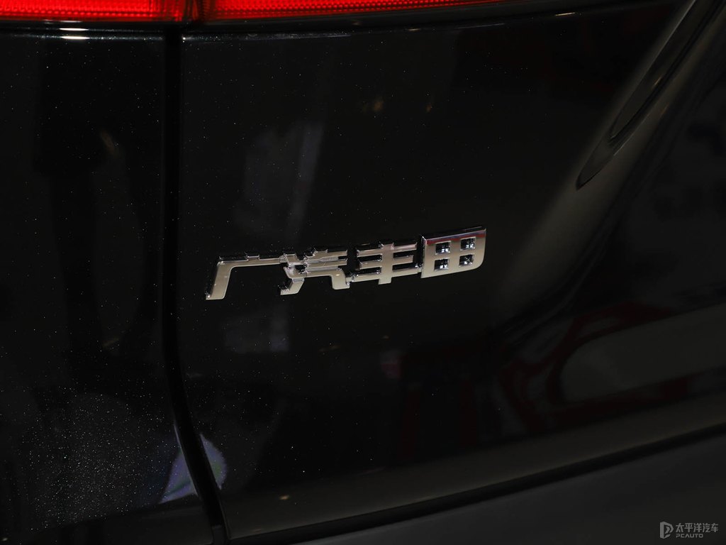 墨晶黑威蘭達(dá)車(chē)尾外觀圖片