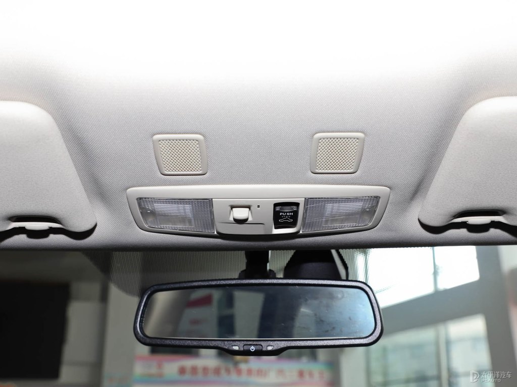 珍珠黑歐藍(lán)德車廂內(nèi)飾圖片