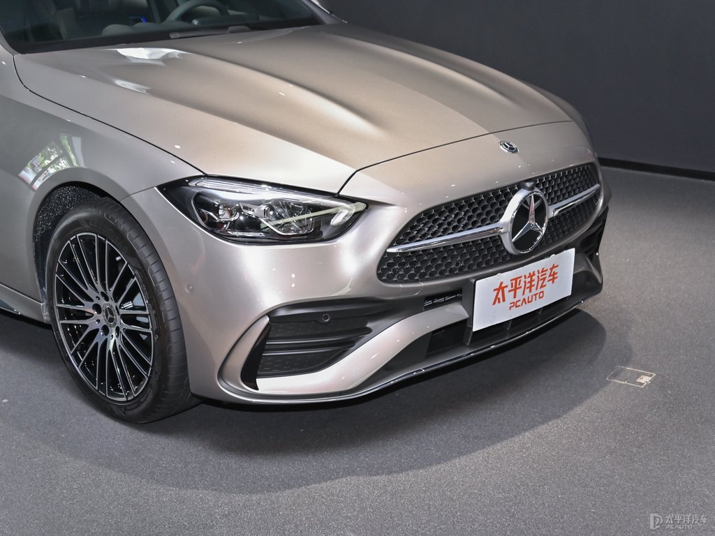 皓沙銀奔馳C級車頭外觀圖片
