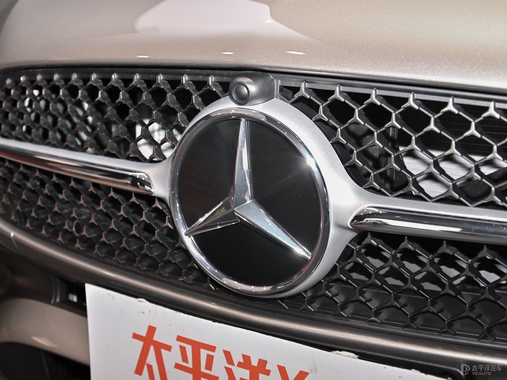 皓沙銀奔馳C級車頭外觀圖片