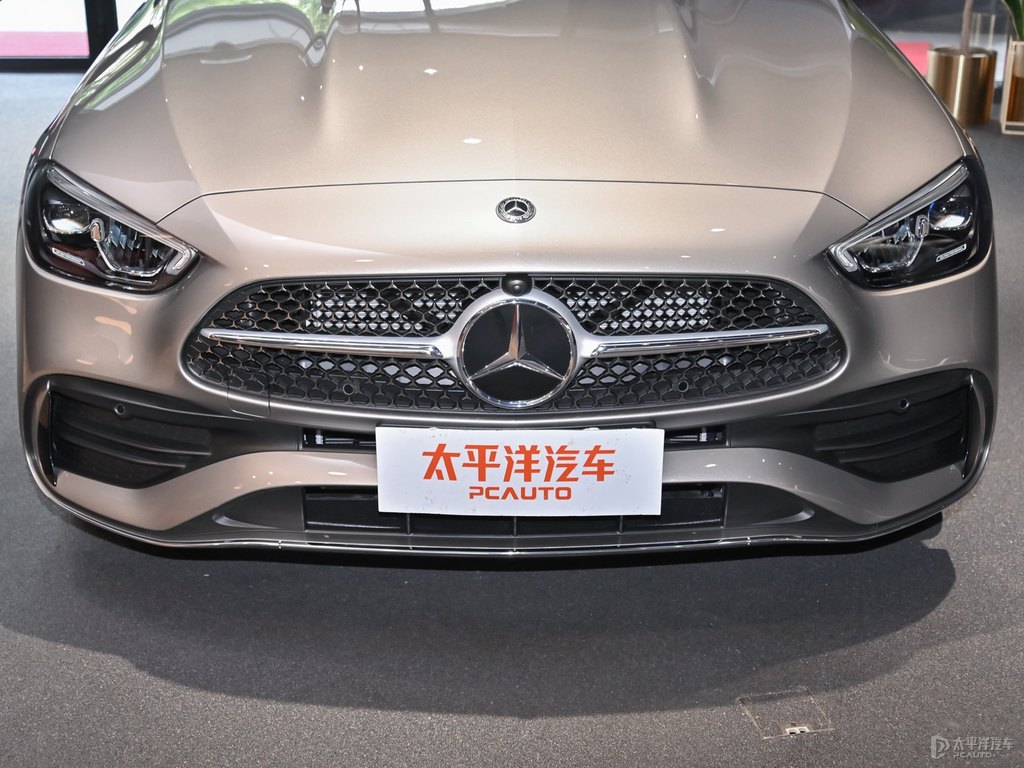 皓沙銀奔馳C級(jí)車(chē)頭外觀圖片