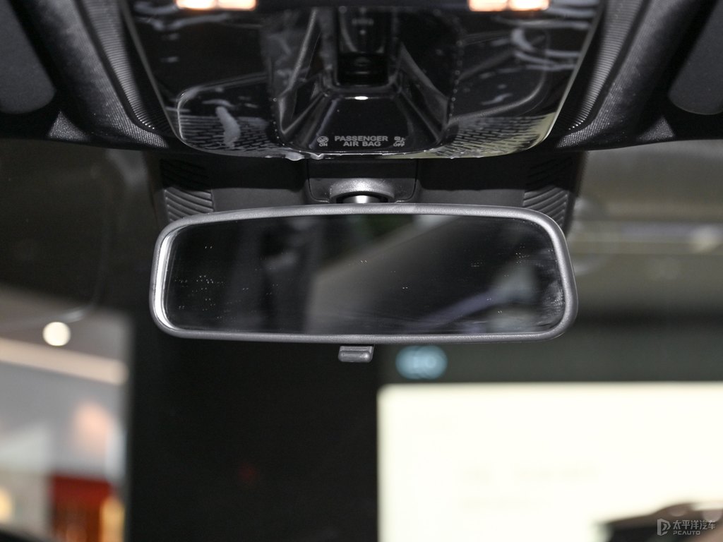 皓沙銀奔馳C級(jí)車廂內(nèi)飾圖片