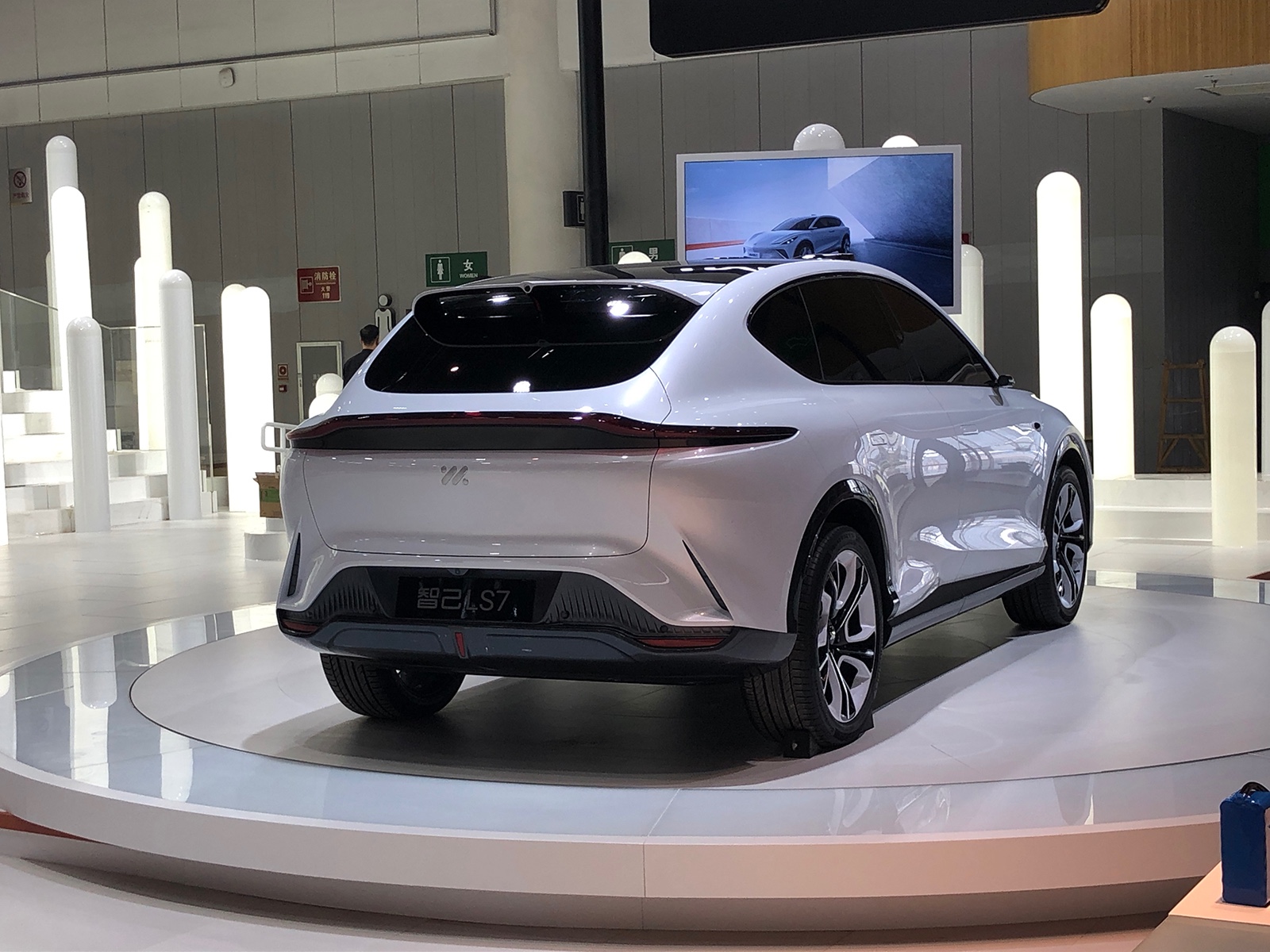 智己LS7車展高清大圖