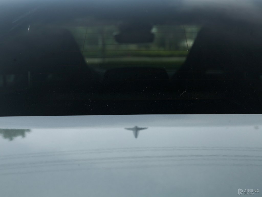 灰領(lǐng)克03車尾外觀圖片