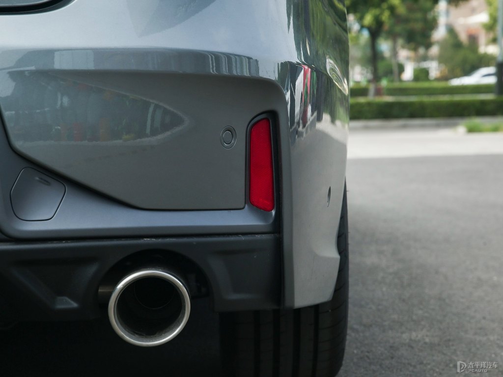 灰領(lǐng)克03車尾外觀圖片