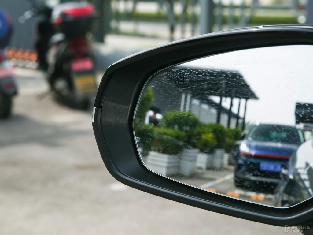 灰領(lǐng)克03車身外觀圖片