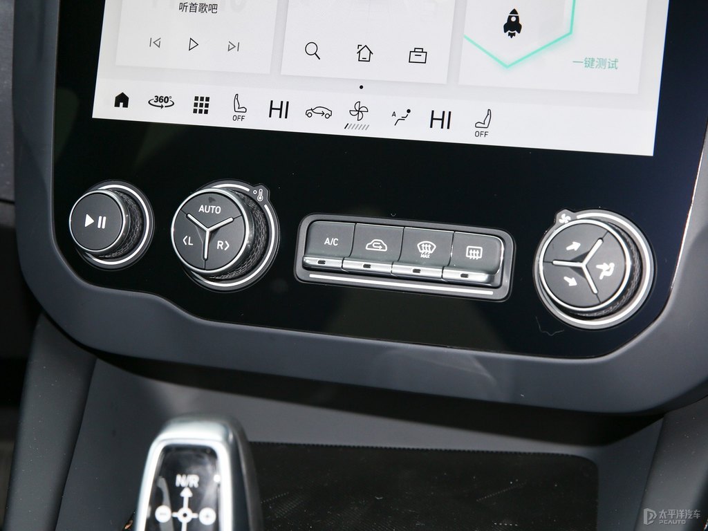 灰領(lǐng)克03中控內(nèi)飾圖片