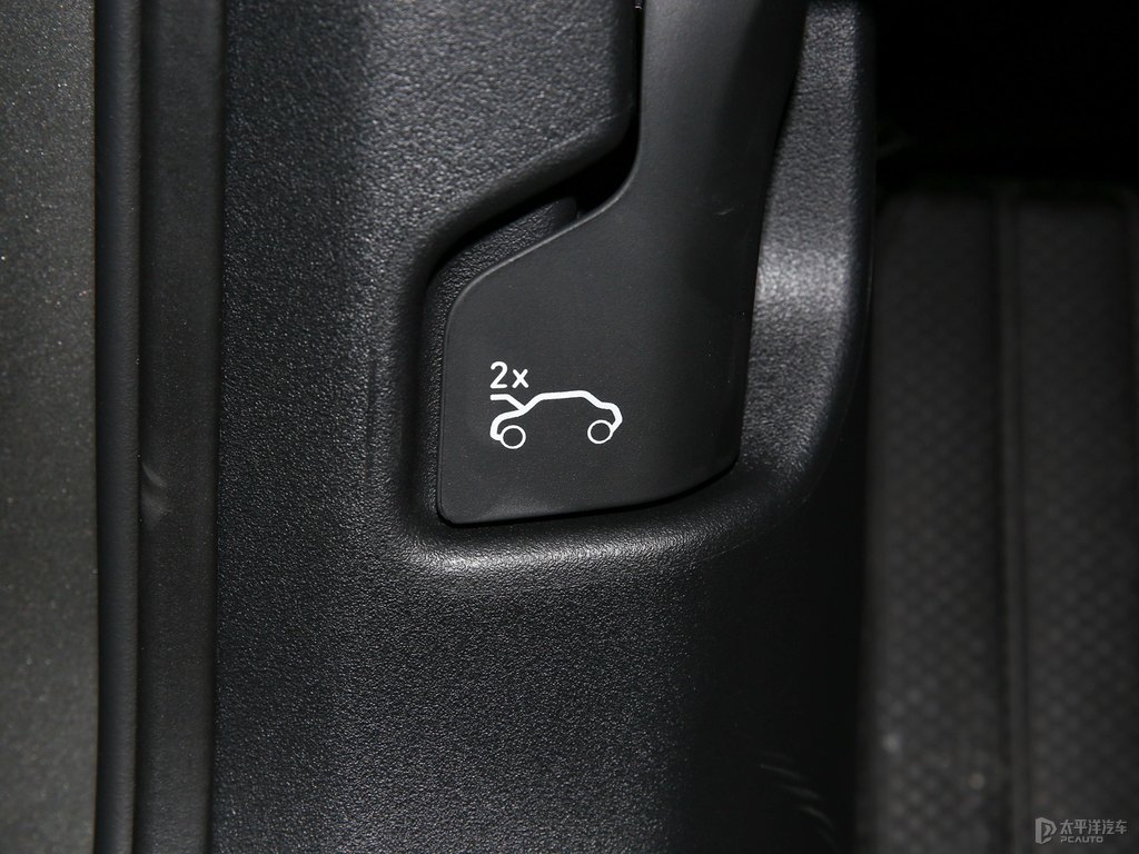 灰領(lǐng)克03中控內(nèi)飾圖片
