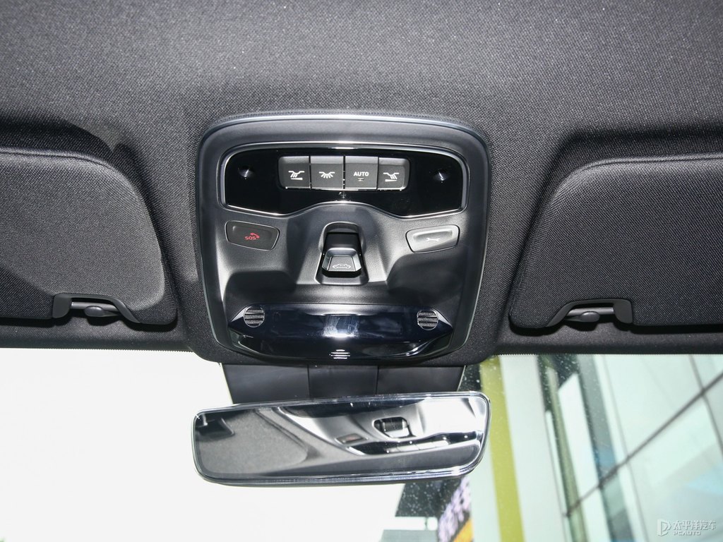 灰領克03車廂內(nèi)飾圖片