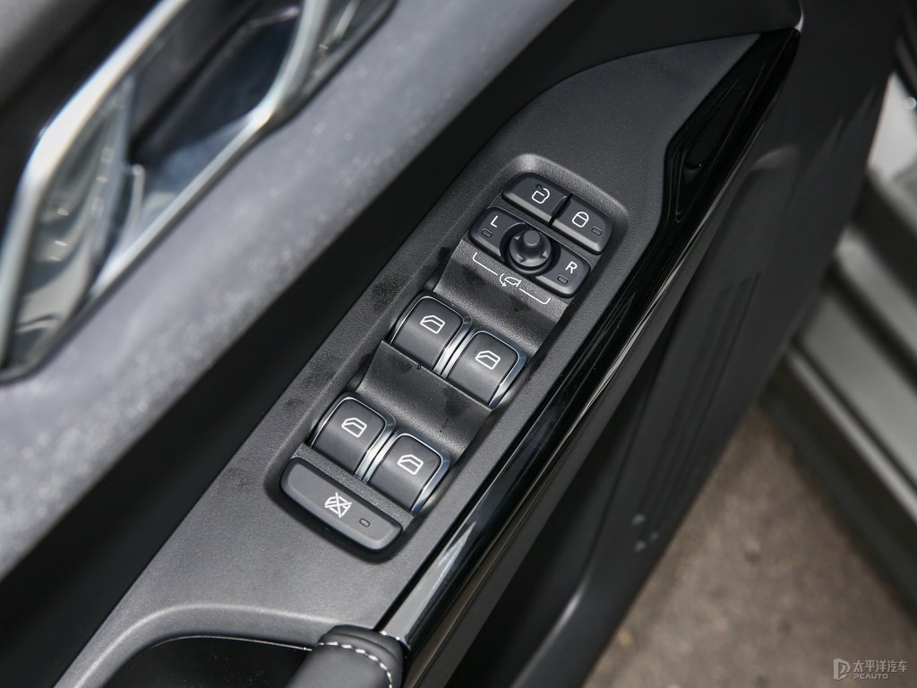 灰領克03車廂內(nèi)飾圖片