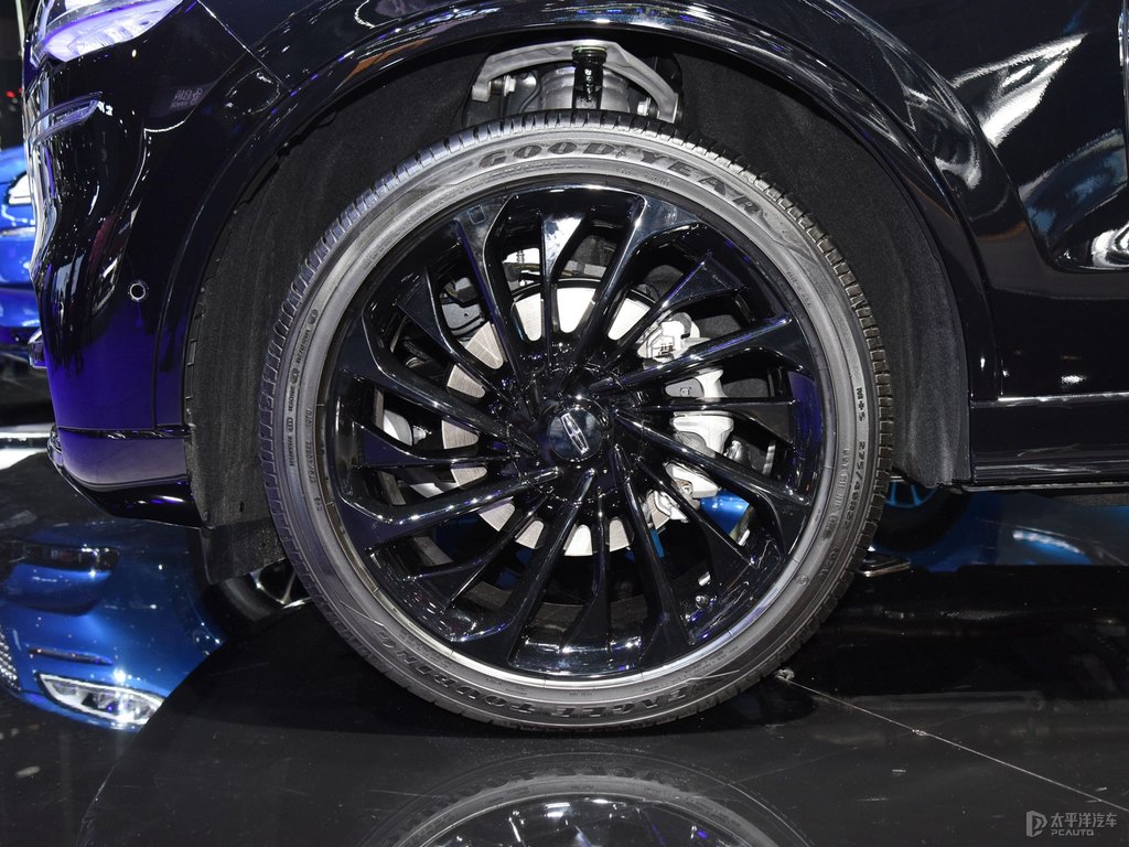 瀚金黑飛行家車身外觀圖片
