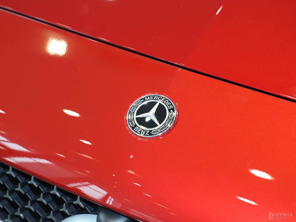 鋯石英紅奔馳C級車頭外觀圖片