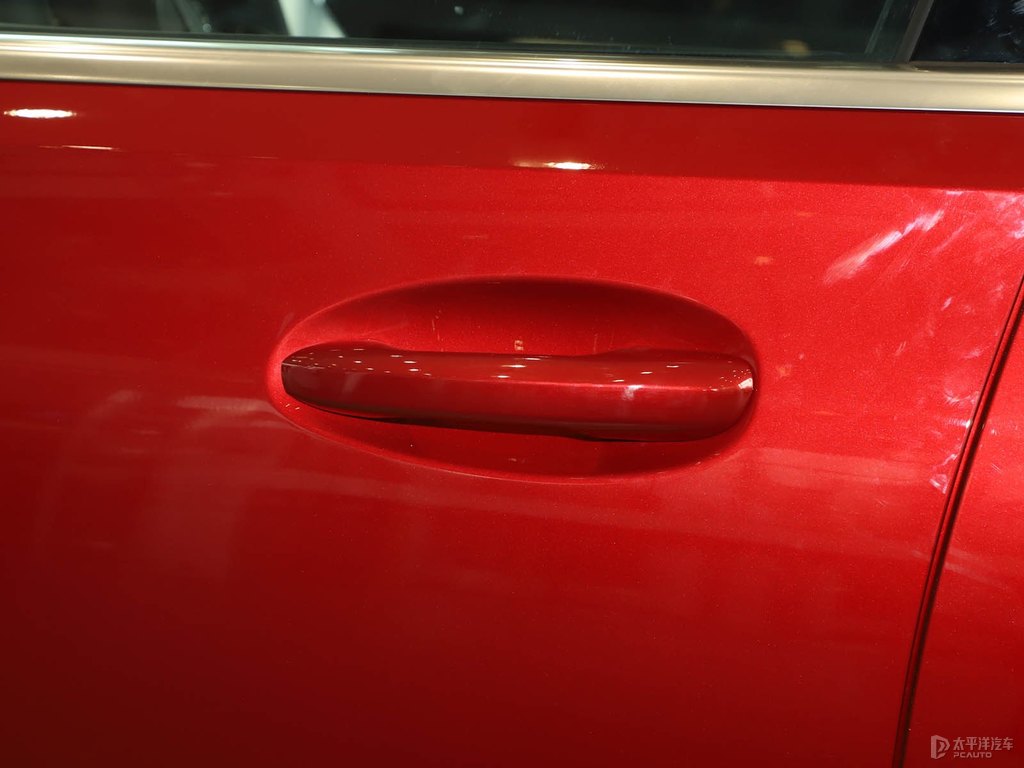 鋯石英紅奔馳C級(jí)車(chē)身外觀(guān)圖片