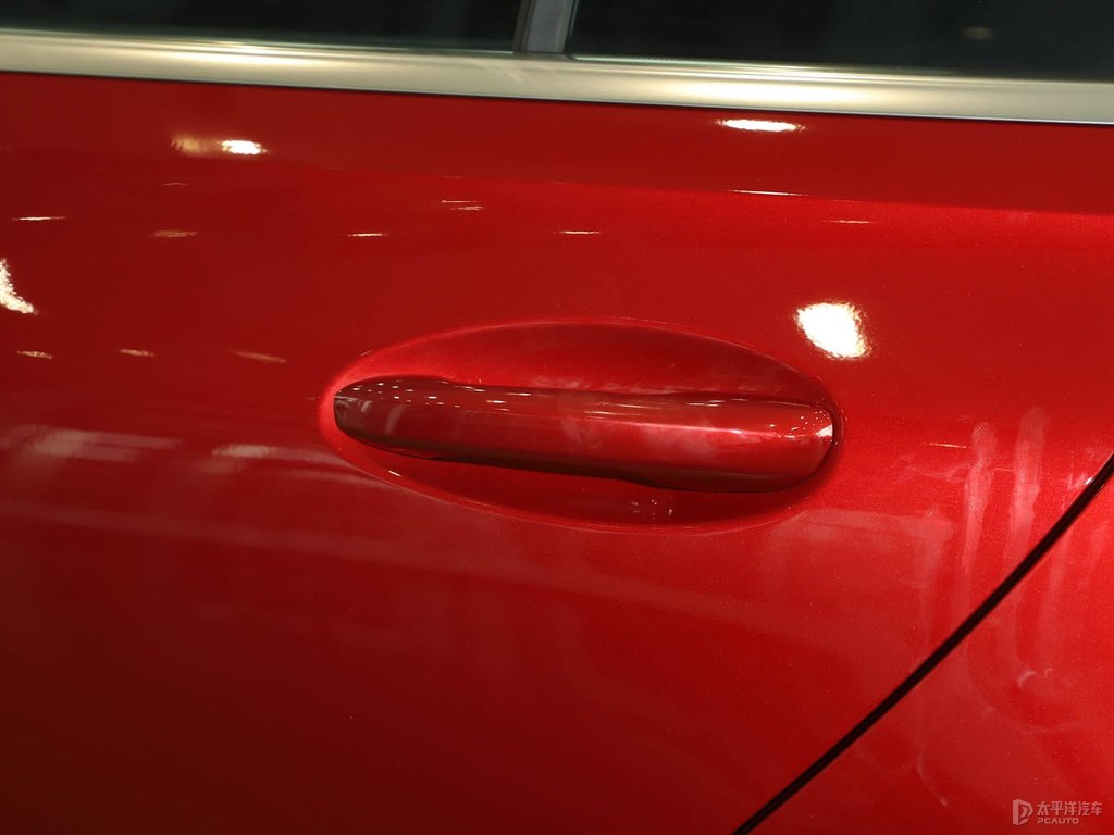 鋯石英紅奔馳C級(jí)車(chē)身外觀圖片