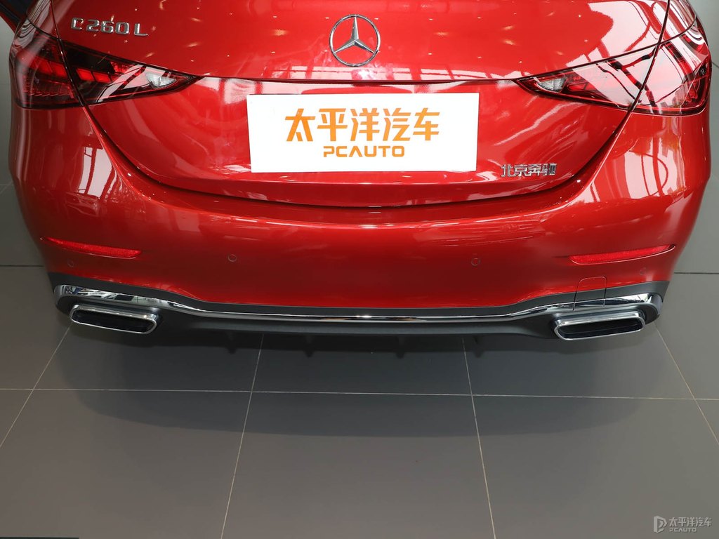 鋯石英紅奔馳C級車尾外觀圖片