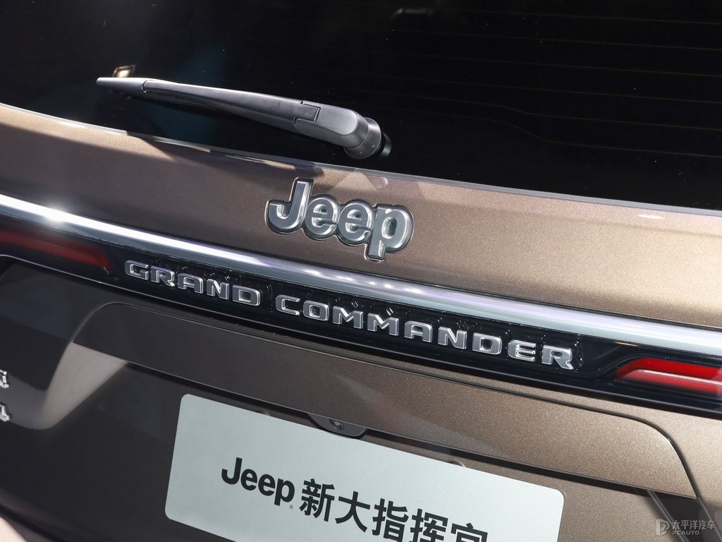 阿布扎比棕大指揮官車尾外觀圖片
