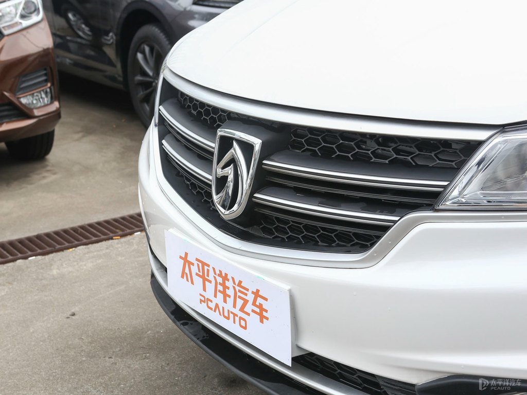 果糖白寶駿730車頭外觀圖片