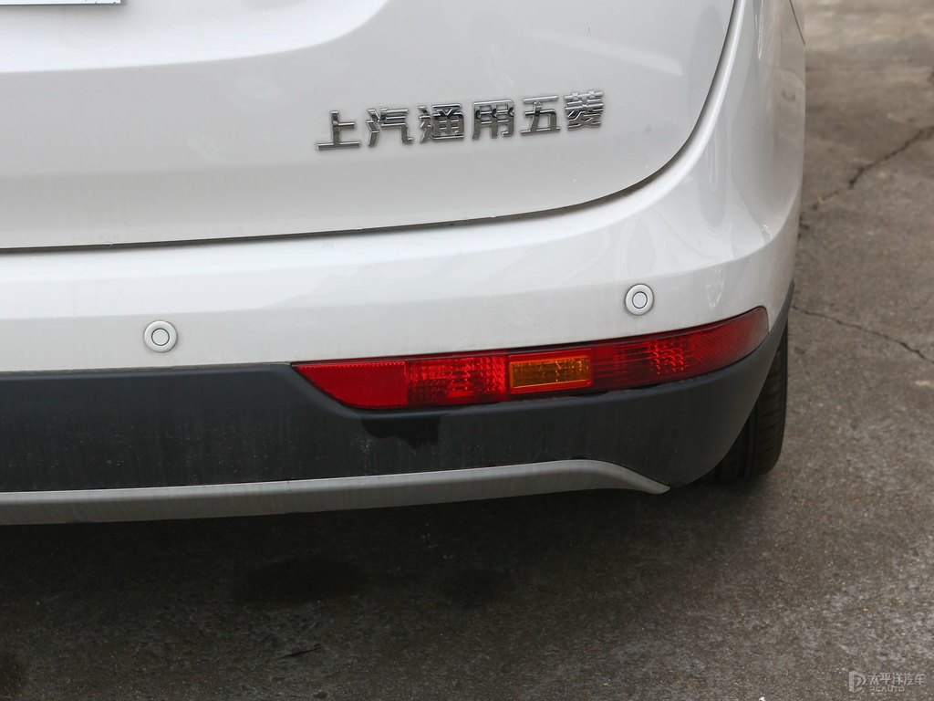 果糖白寶駿730車尾外觀圖片
