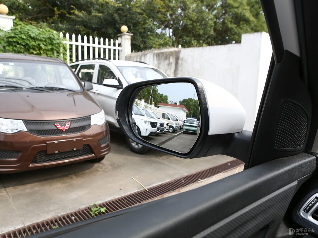 果糖白寶駿730車身外觀圖片
