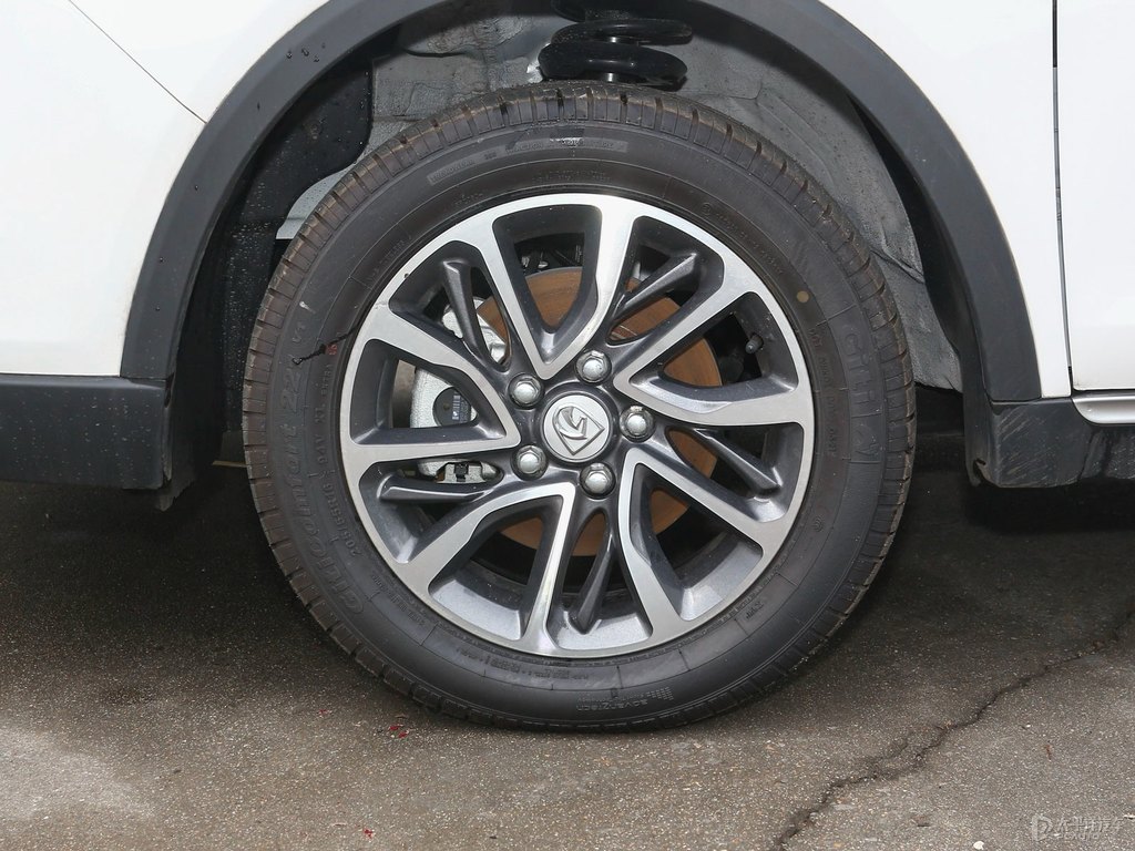 果糖白寶駿730車身外觀圖片