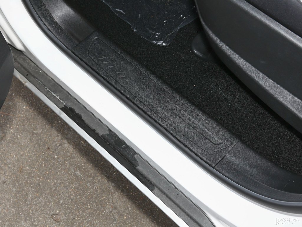 果糖白寶駿730車廂內(nèi)飾圖片