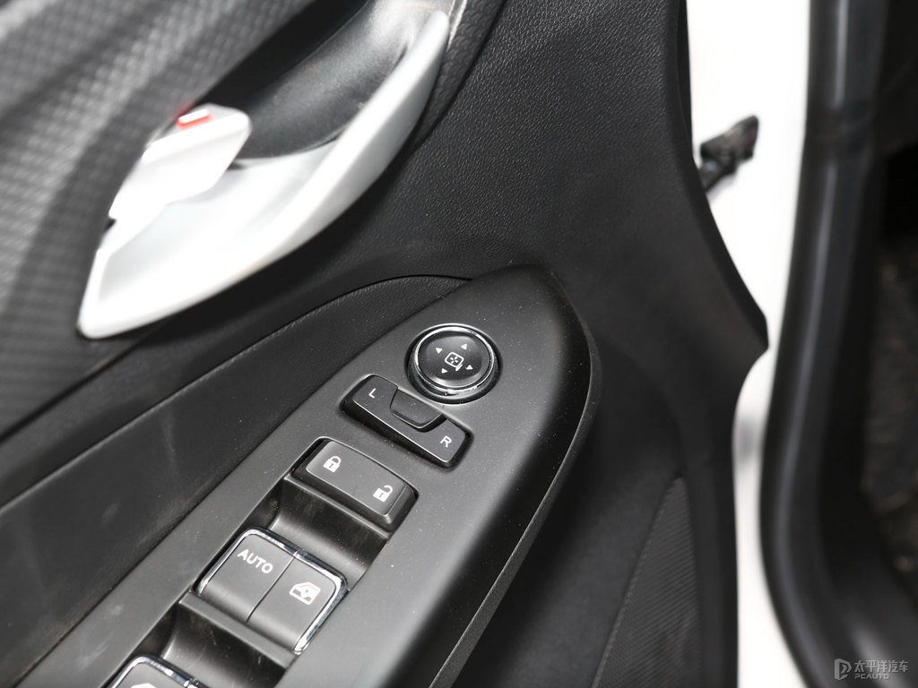 果糖白寶駿730車廂內(nèi)飾圖片