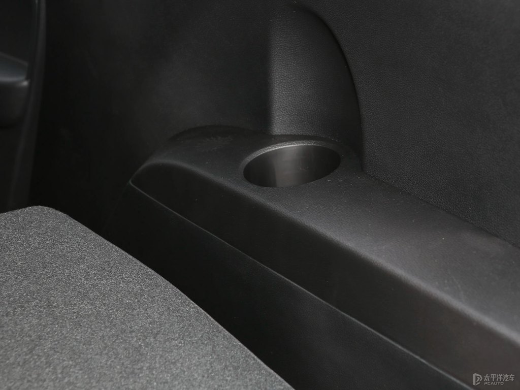 果糖白寶駿730后備廂空間圖片