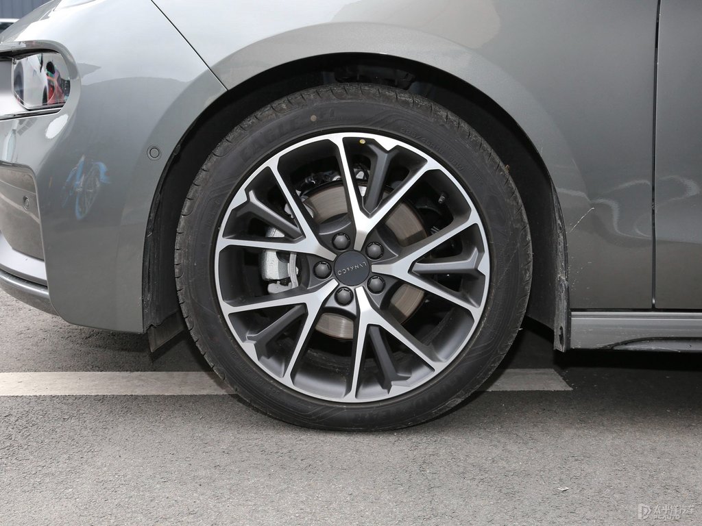 灰領(lǐng)克03車身外觀圖片