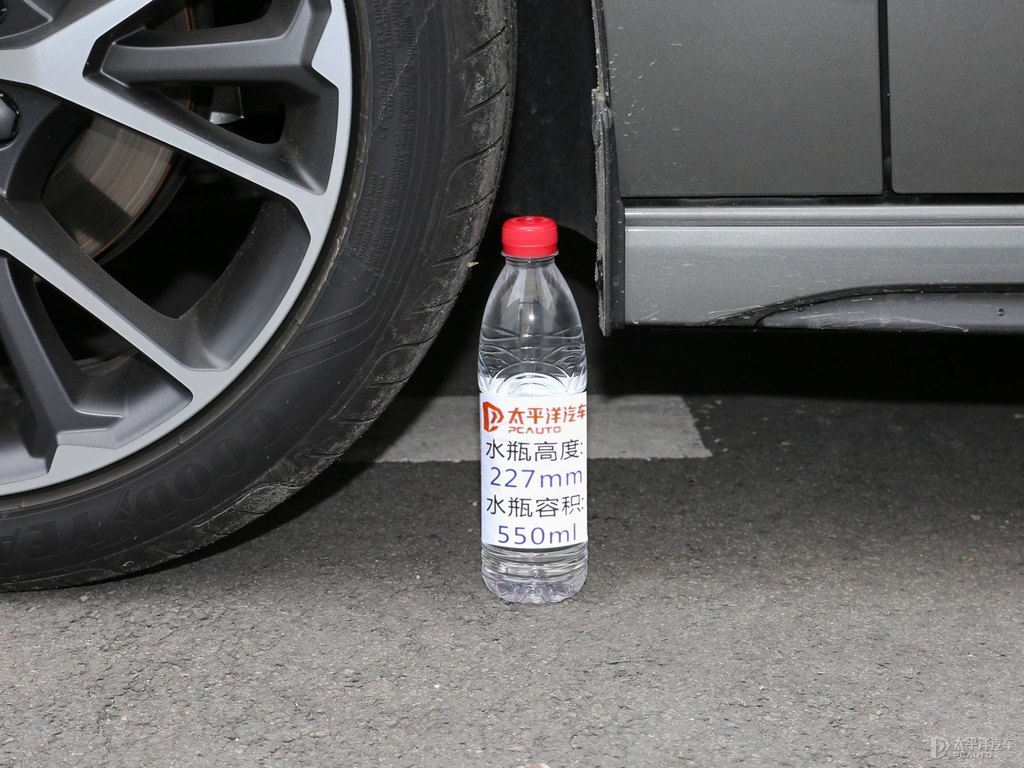灰領(lǐng)克03車身外觀圖片