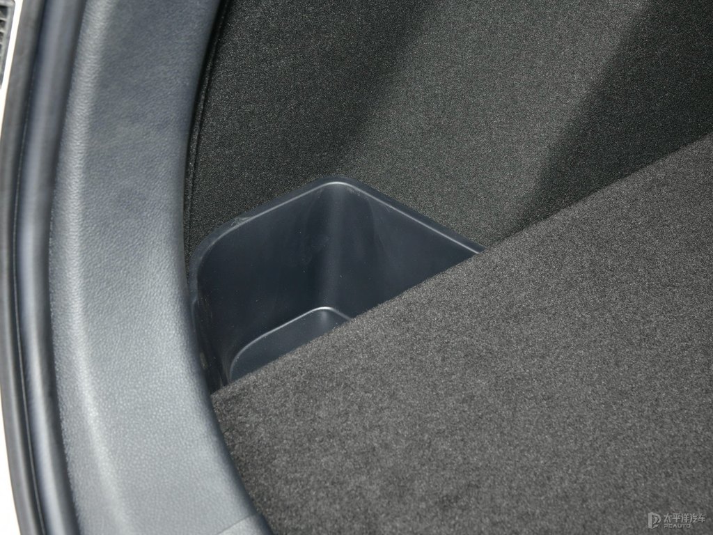 珠光白奔騰T77后備廂空間圖片