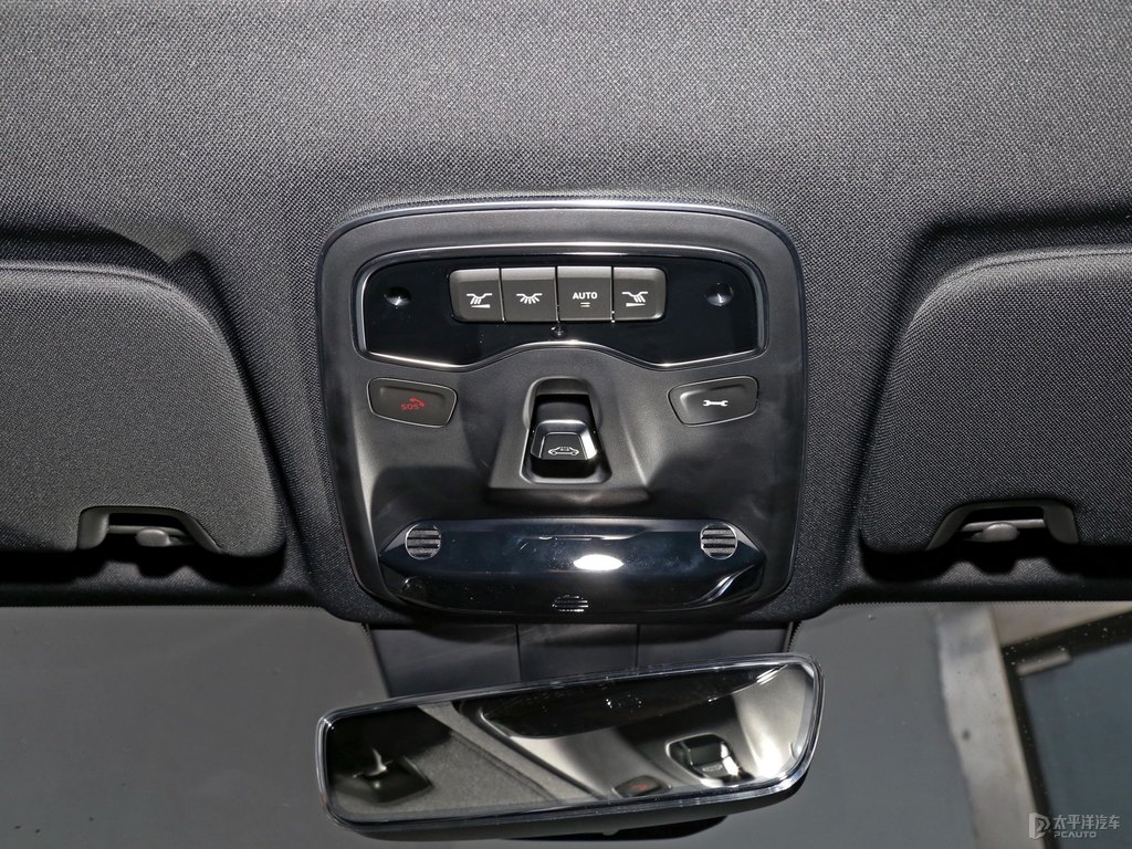 灰領(lǐng)克03車廂內(nèi)飾圖片