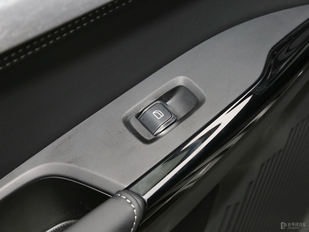 灰領(lǐng)克03車廂內(nèi)飾圖片