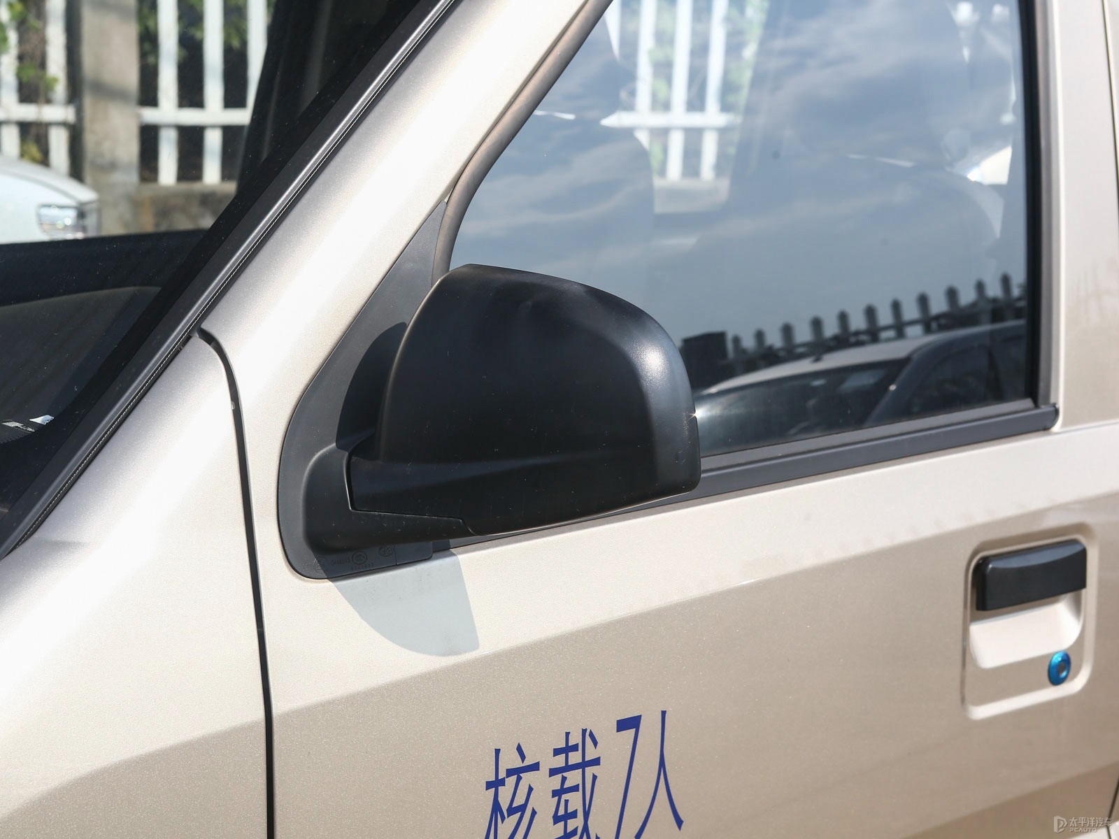五菱榮光外觀高清大圖
