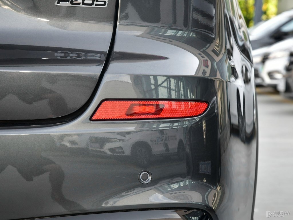 寰宇灰榮威RX5車尾外觀圖片