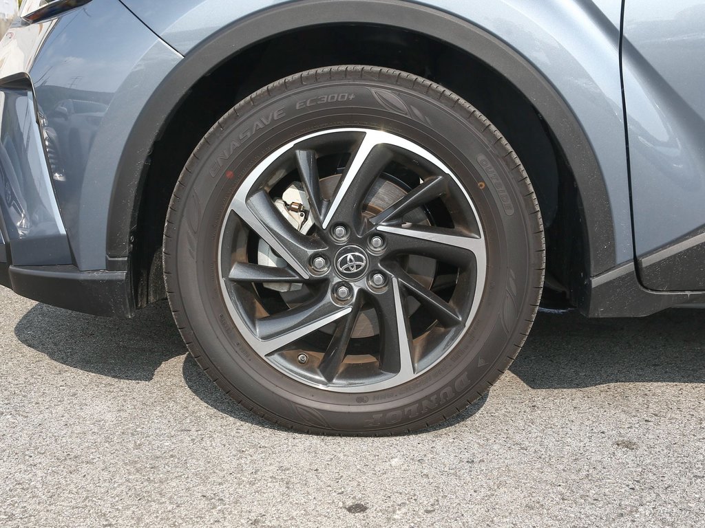 黑色+鈦金灰豐田C-HR車身外觀圖片