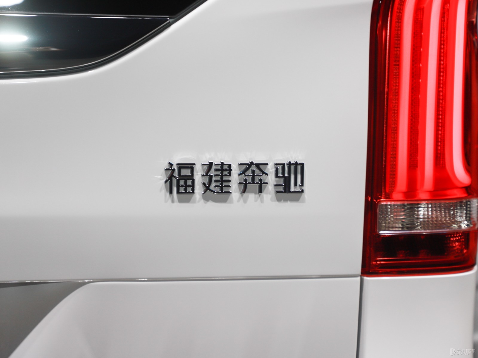 奔馳V級(jí)外觀高清大圖