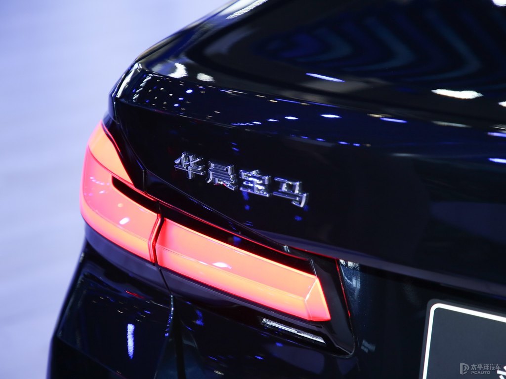 量子藍(lán)寶馬5系車尾外觀圖片