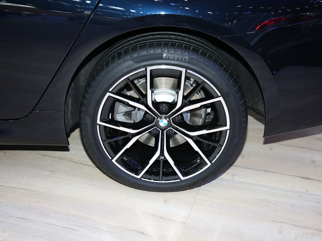 量子藍(lán)寶馬5系車身外觀圖片