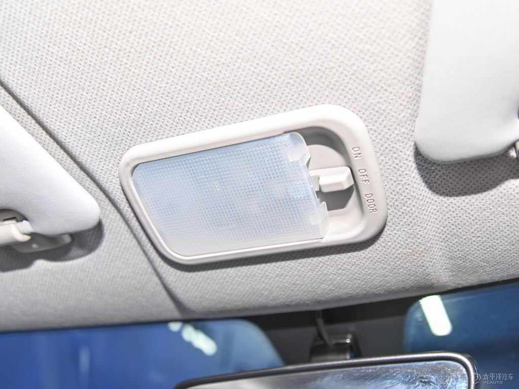 白色+梅洛藍宏光MINIEV車廂內(nèi)飾圖片